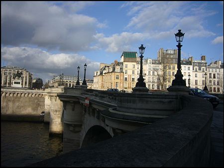 P1890733