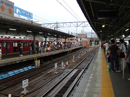 岐阜駅ホーム先端大混雑