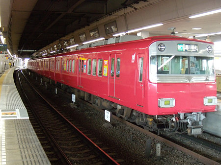 3番線から発車する一宮始発豊川稲荷行き