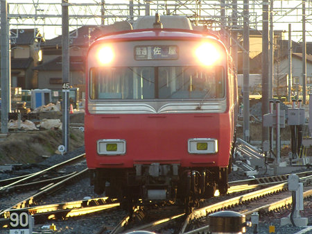 3番線に入線する鉄仮面