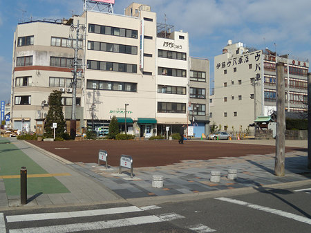 アスファルトによって舗装された宮前三八広場