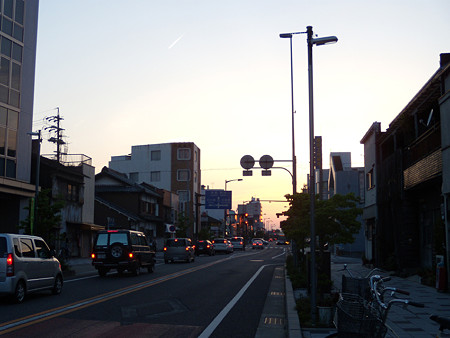 夕陽に染まる町並み