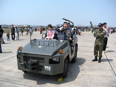 ヘリ牽引車