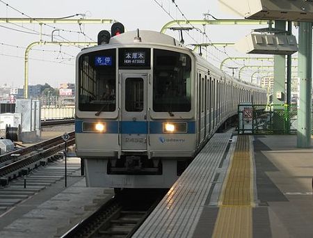 小田急線普通本厚木行き 登戸