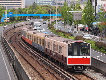 大阪市営地下鉄10系復刻ラッピング 北大阪急行線千里中央~桃山台