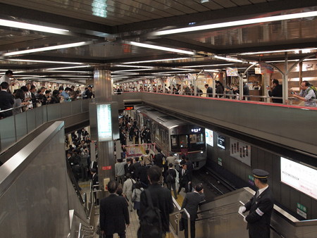 9000形デビューのセレモニー 千里中央駅
