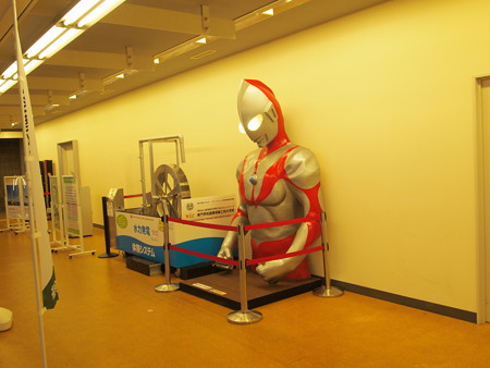 ウルトラマンと発電体験システム