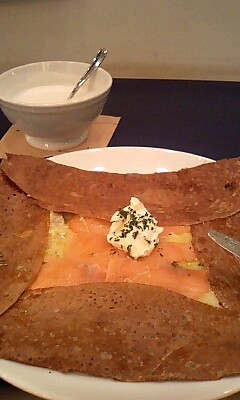 スモークサーモン&サワークリーム@カフェ・ド・ロペ