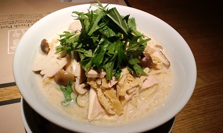 蒸し鶏ときのこ、油揚げ豆乳味噌スープパスタ@鎌倉パスタ