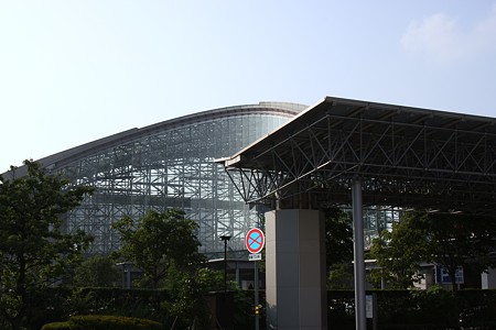 金沢駅　もてなしドーム　車中から！