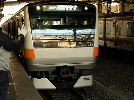 E233系中央線(拝島駅)