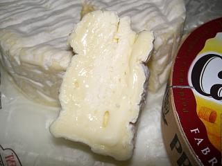おすすめ　フランスのカマンベールチーズ　ＰＲＥＳＩＤＥＮＴ　癖と苦味が無くて、クリーミー