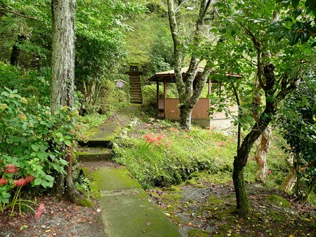 金時神社の東屋