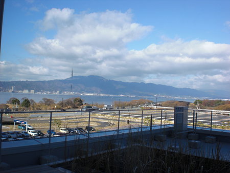 窓から