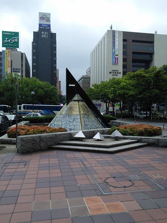 03_博多駅筑紫口の博多祇園山笠のオブジェ140624