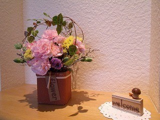 フラワーアレンジ20120630早速玄関に!