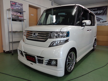 Ｎ－ＢＯＸ　エンブレムＬＥＤ取付