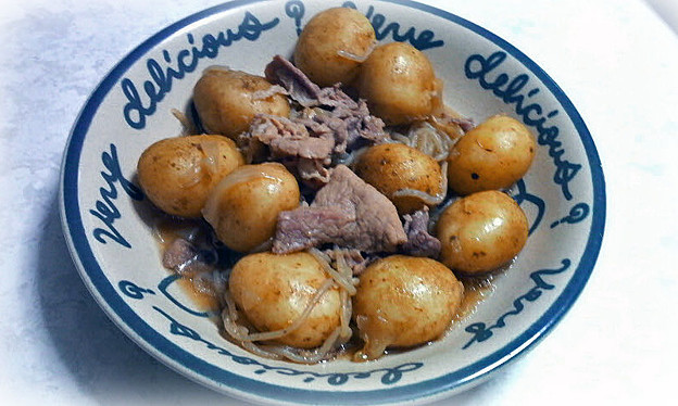 新じゃがと新玉ねぎの肉じゃが