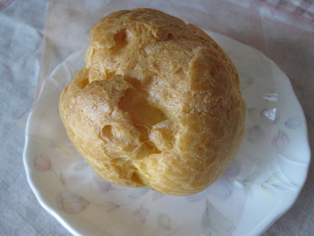 フルーツケーキファクトリーのシュークリーム