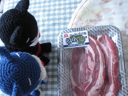 ラム肉厚切りをガン見するやつら