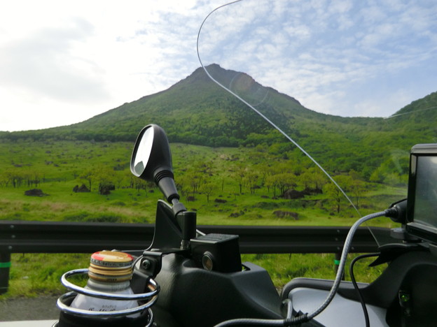 やまなみハイウェイから望む由布岳