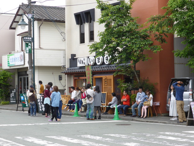 13時でもいまきん食堂は行列していた